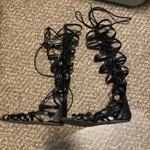 Madden Girl Kyro Gladiators Size 7